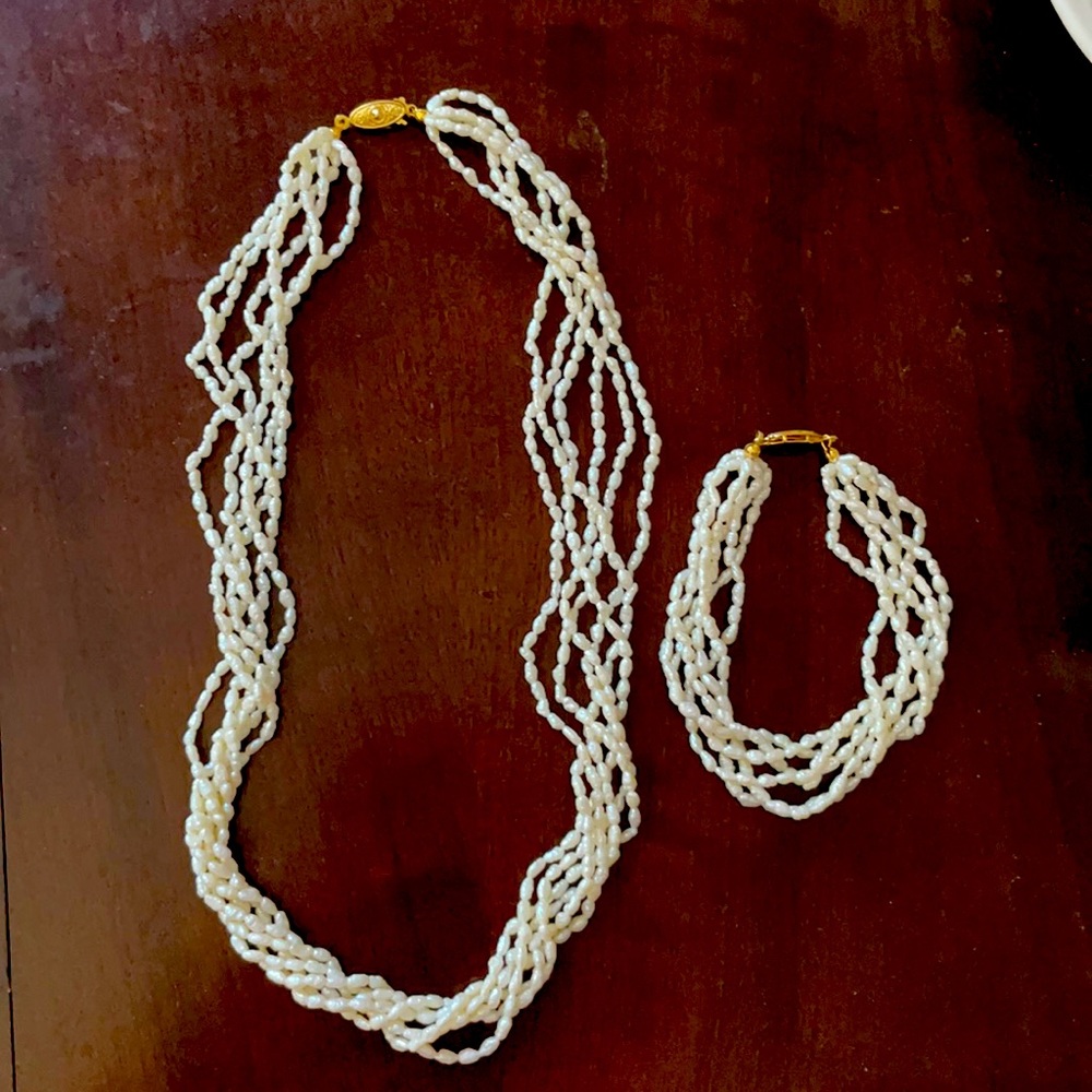 Freshwater Pearl Necklace and Bracelet Set
